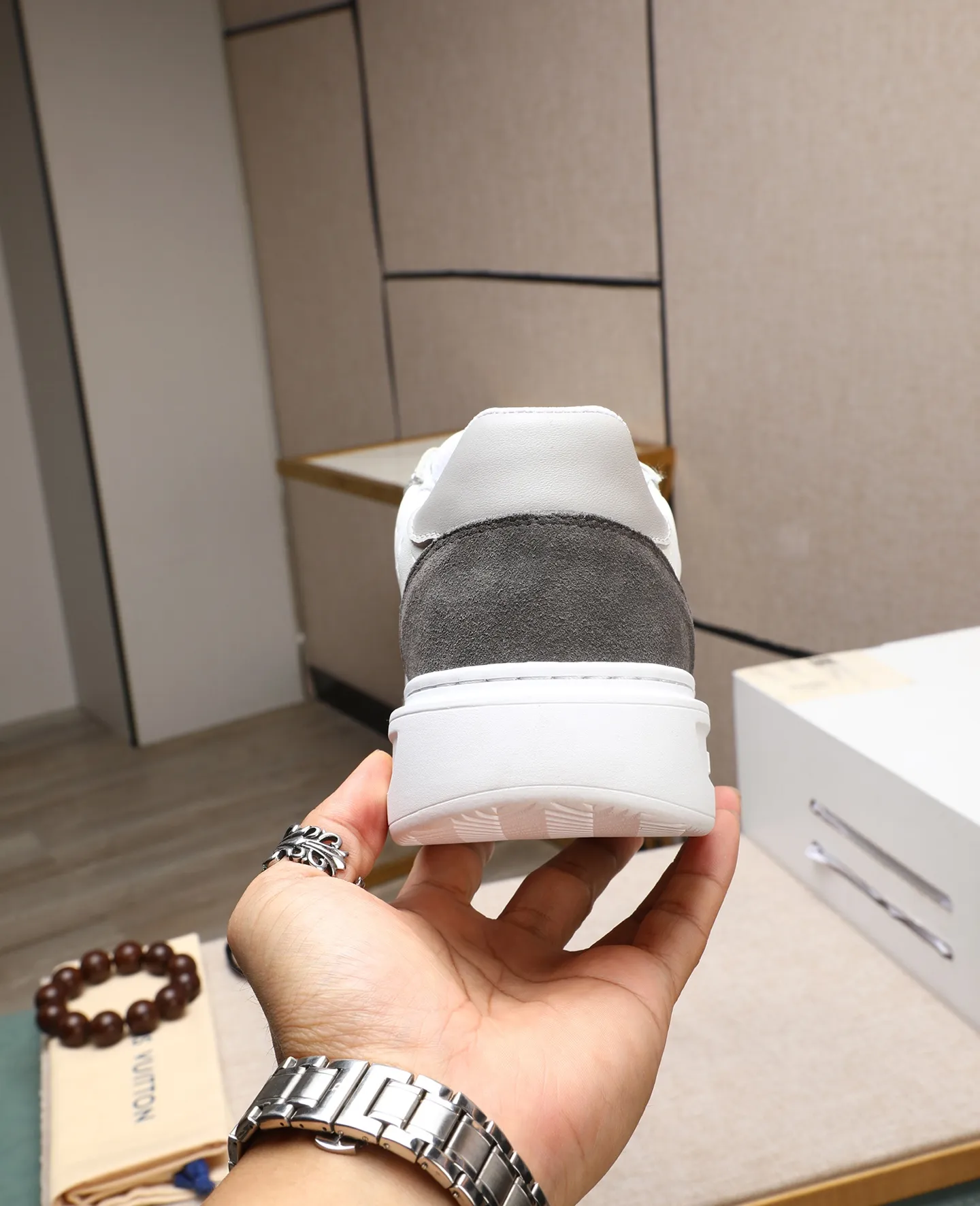 Men's shoes 💰540 📛📛【LOUIS VUITTON】Louis Vuitton new product👟Milan fashion catwalk style🇰🇾🇰🇾LV family logo, celebrity style, a must-have for fashionistas⚠️Classic presbyopia flower➕Water-dyed cow lining➕Special outsole👞Number 38-44 (45 46 custom-made)